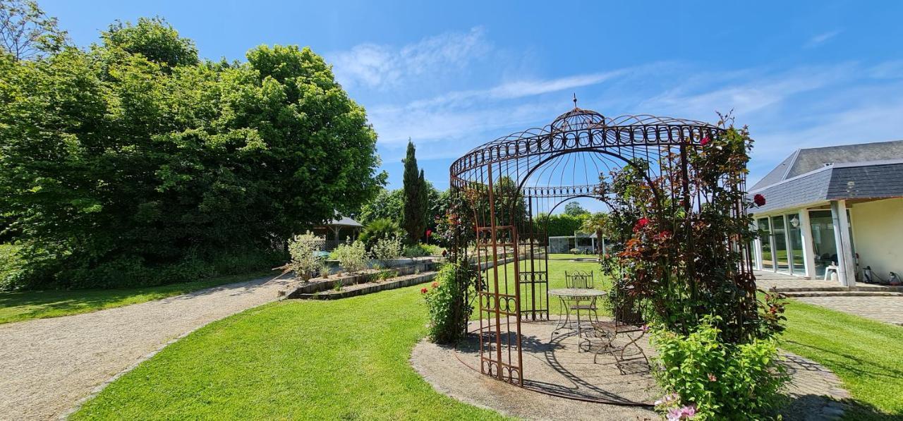 Le Manoir Des Marronniers Hotell Sully  Exteriör bild